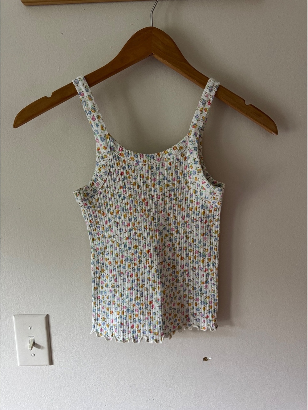 Ribbed floral scalloped edge tank top